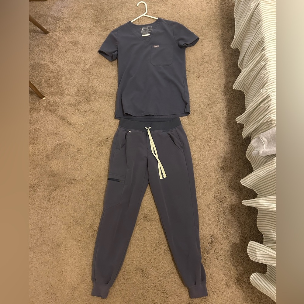 Figs Scrubs Gray with Jogger Pants